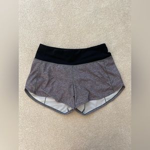 Heathered Black Lululemon Mid Rise Speed Up Shorts 4’, Size 4